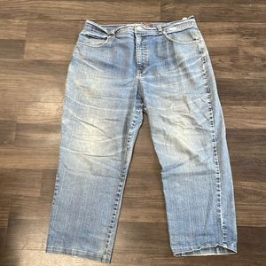 Gloria Vanderbilt women's Jeans Size 16 - Straight leg.